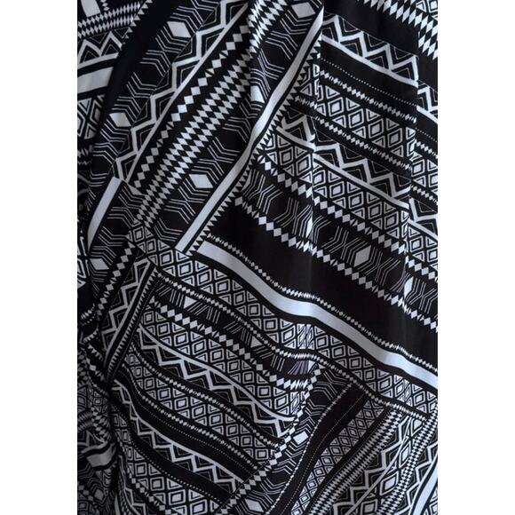 Zac & Rachel Medium 100% Polyester Black White Geometric Pattern Blouse - Picture 6 of 8